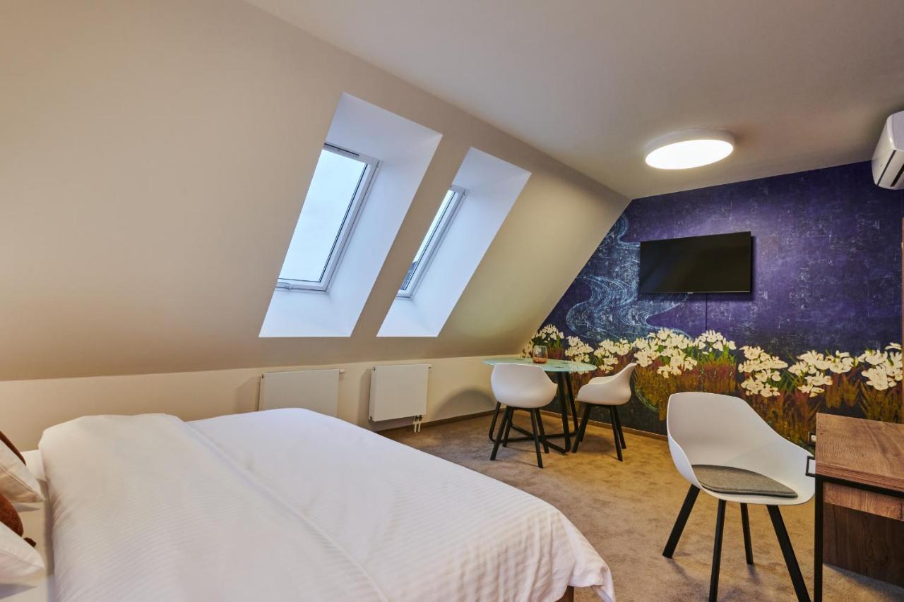 Hotel Alfred A Hermina ออลอโมตซ์ ภายนอก รูปภาพ